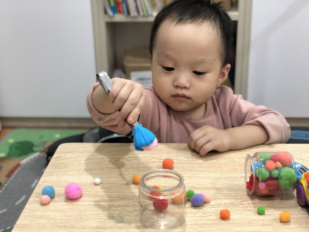 VẬN ĐỘNG VỚI TAY